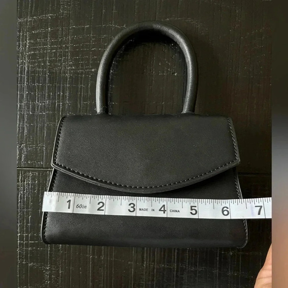 Urban Outfitter Lilly mini crossbody bag Black - Picture 3 of 6